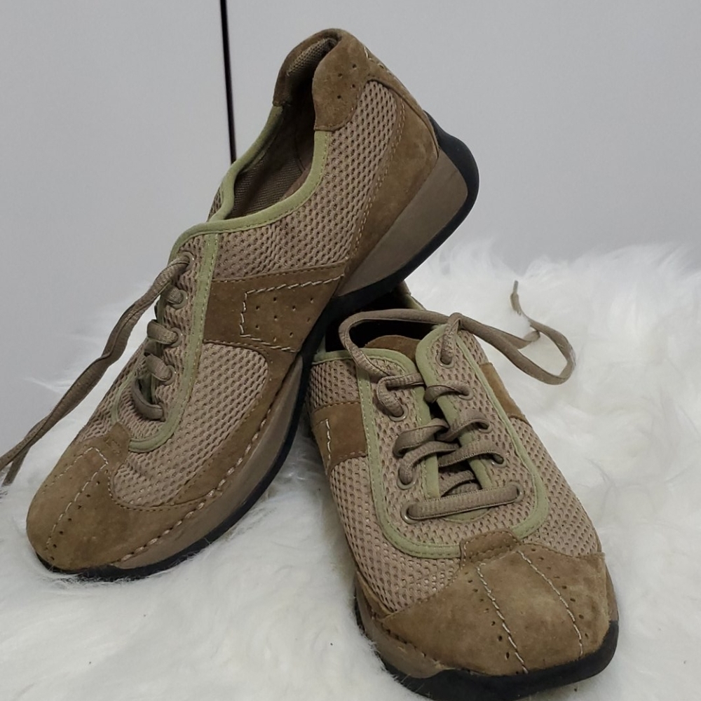 Walking shoes